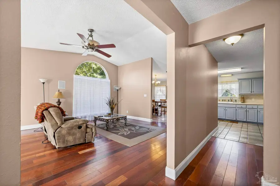 404 Shorewood Cir, Pensacola, FL 32507 - Image #3