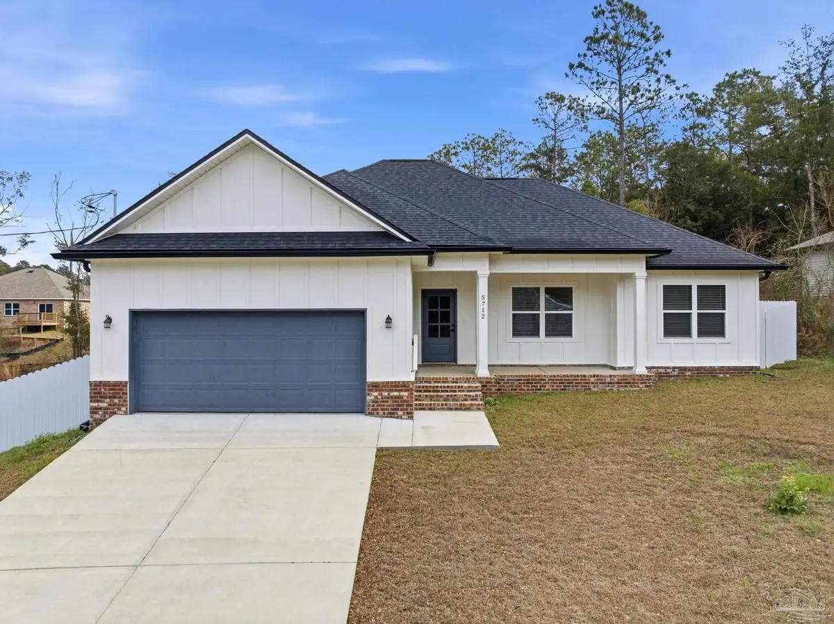 5712 Riviera Dr, Milton, FL 32583 - Image #1