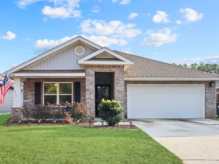 10509 Queens Gate Cir, Pensacola, FL 32506 - Image #2