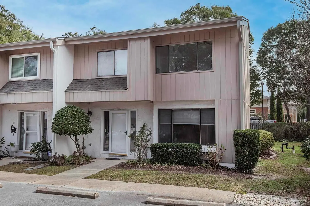 3400 Wimbledon Dr #5, Pensacola, FL 32504 - Image #1