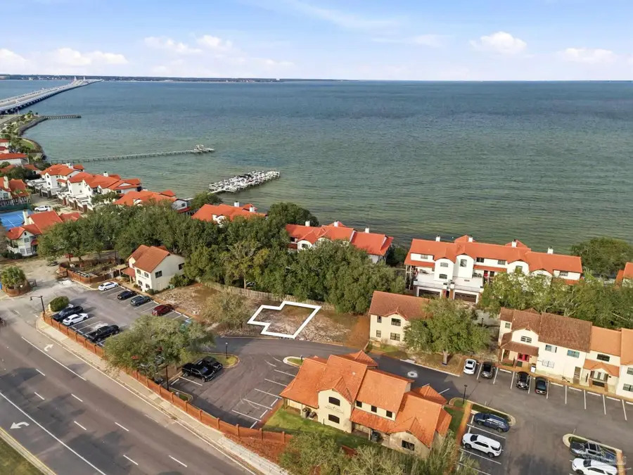 61 Baybridge Dr, Gulf Breeze, FL 32561 - Image #2