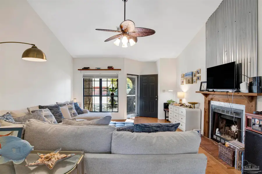 2817 Summertree Ln, Gulf Breeze, FL 32563 - Image #2