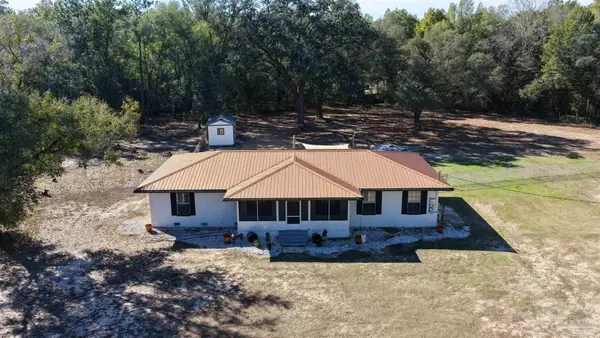 6201 Glendale Dr, Milton, FL 32570