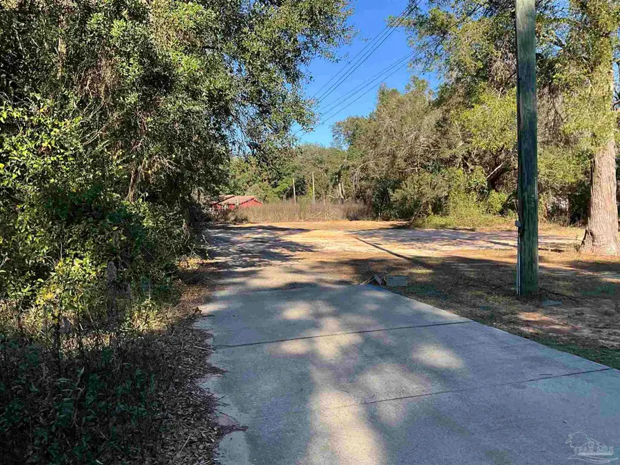 5676 Mulat Rd, Milton, FL 32583 - Image #2