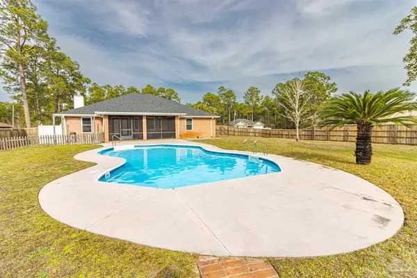 6977 Leisure St, Navarre, FL 32566