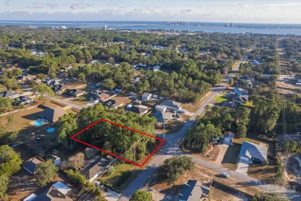 2182 Avenida De Sol, Navarre, FL 32566