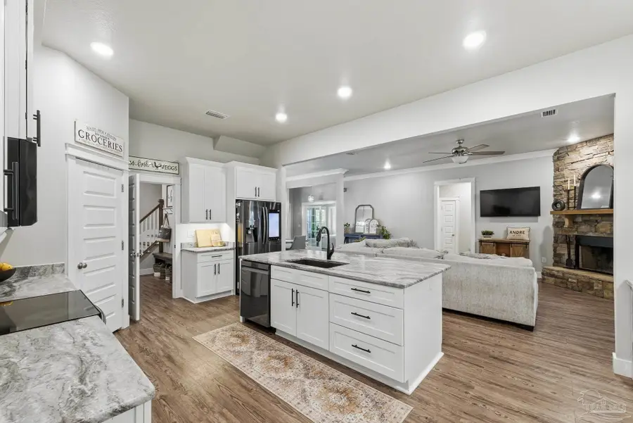 6808 Santa Clara Dr, Navarre, FL 32566 - Image #2