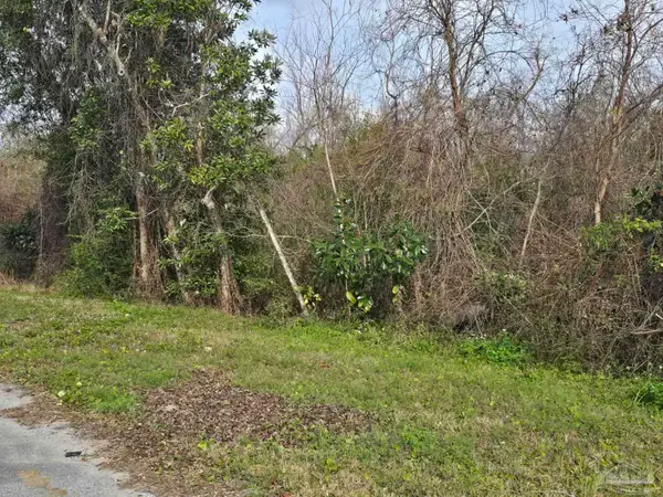 1511 Montana Dr, Lynn Haven, FL 32444