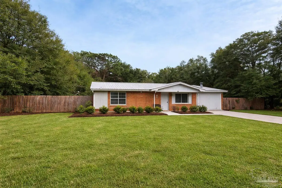 5224 Parkway Dr, Milton, FL 32570 - Image #1