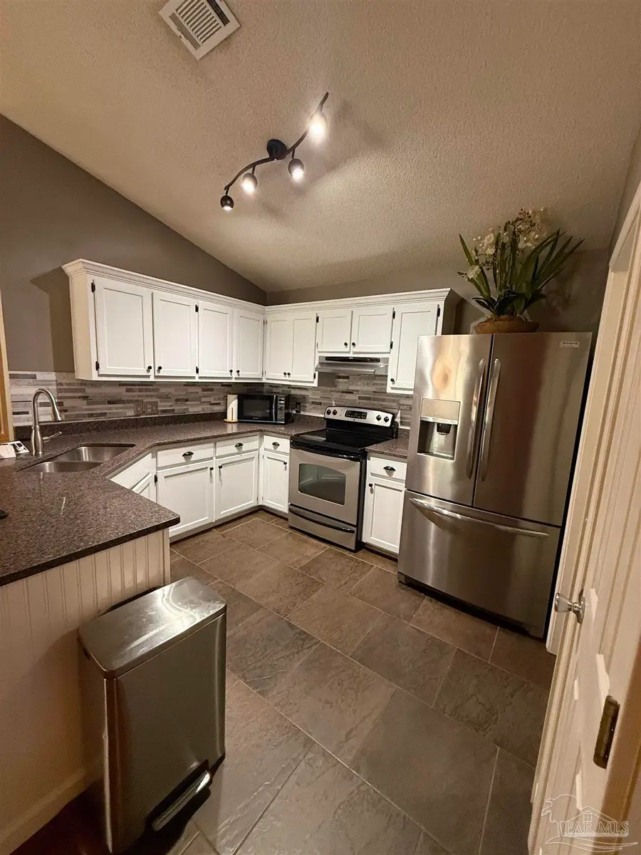 9406 Pine Lilly Ct, Navarre, FL 32566 - Image #3