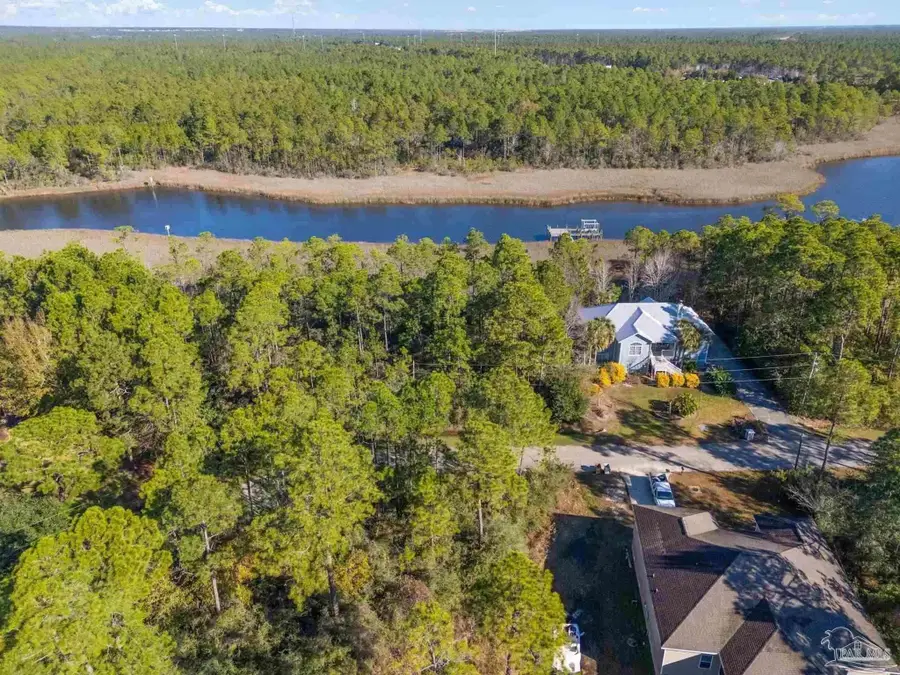 5599 Del Rey Dr, Milton, FL 32583 - Image #2