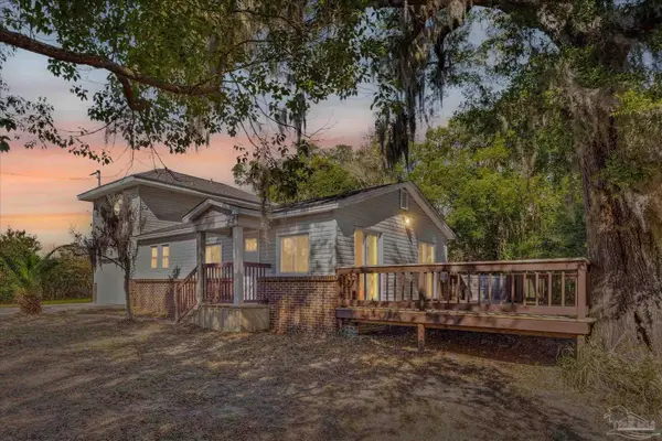 6804 Dixon St, Milton, FL 32570