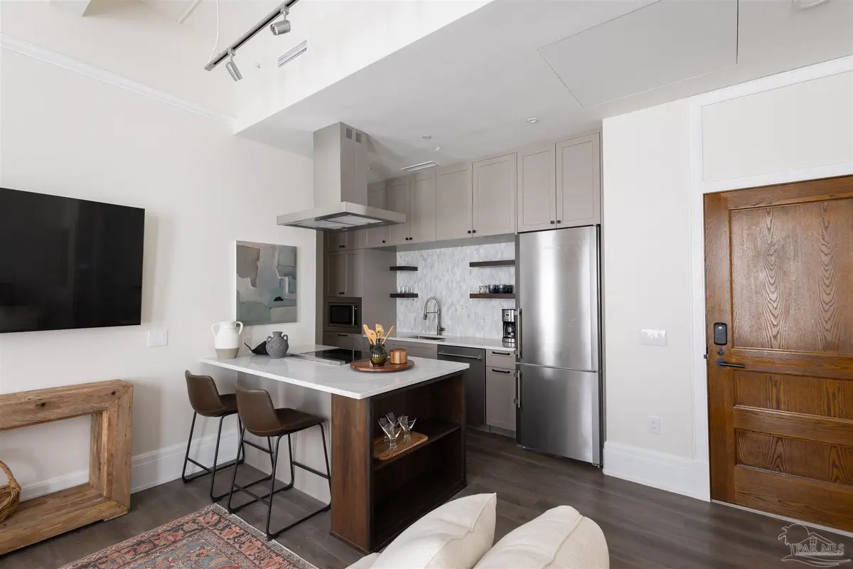 17 S Palafox Pl #304, Pensacola, FL 32502 - Image #1