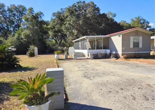 4505 Edgewood Dr, Milton, FL 32583