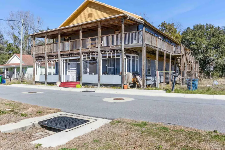 426 Front St, Century, FL 32535 - #2