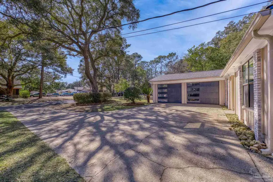 6056 West Shore Dr, Pensacola, FL 32526 - Image #3