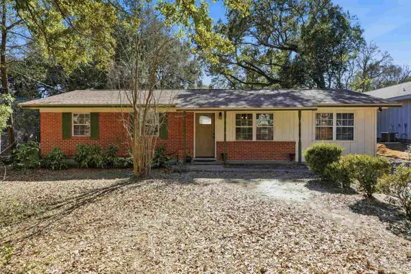 1401 John Carroll Dr, Pensacola, FL 32504