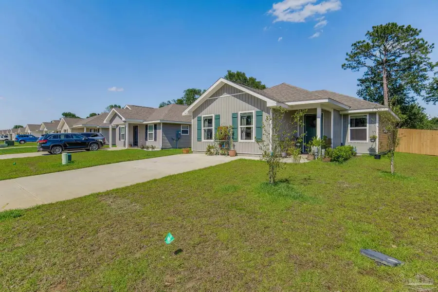 2568 Sutton Place Dr, Cantonment, FL 32533 - #2