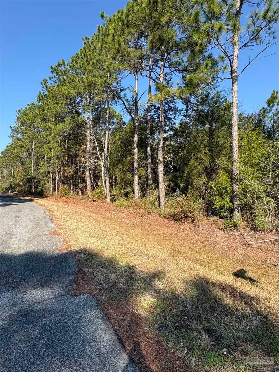 6632 Kensara Dr, Milton, FL 32583 - #2