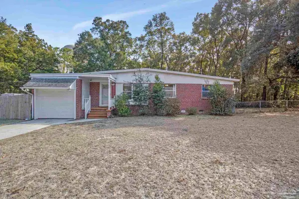 6589 Cedar St, Milton, FL 32570