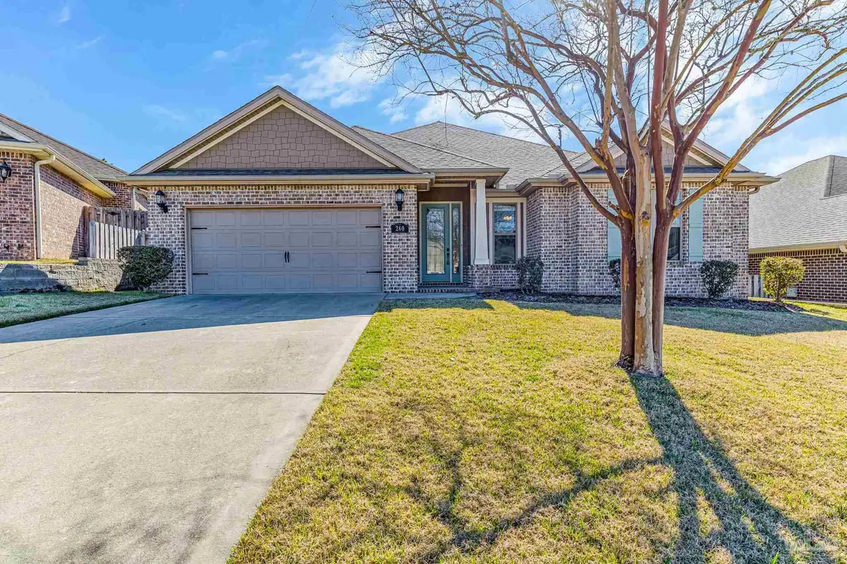 240 Gracie Ln, Niceville, FL 32578 - #1