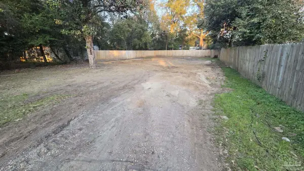 6410 Skyline Dr, Milton, FL 32570