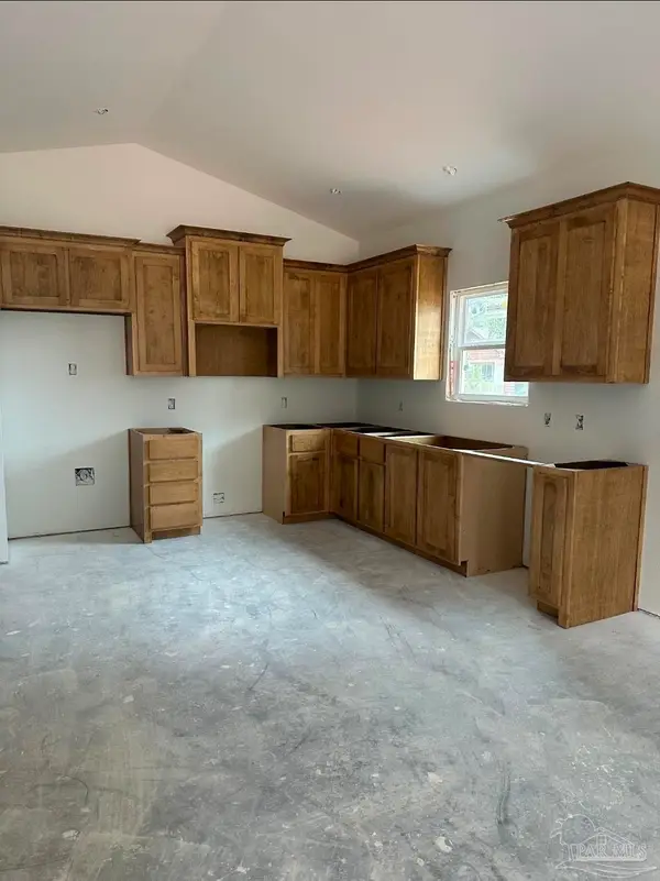 3011 N 15th Ave, Milton, FL 32583