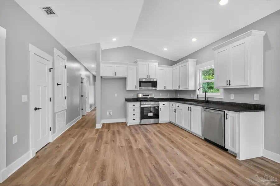 3011 N 15th Ave, Milton, FL 32583 - #2