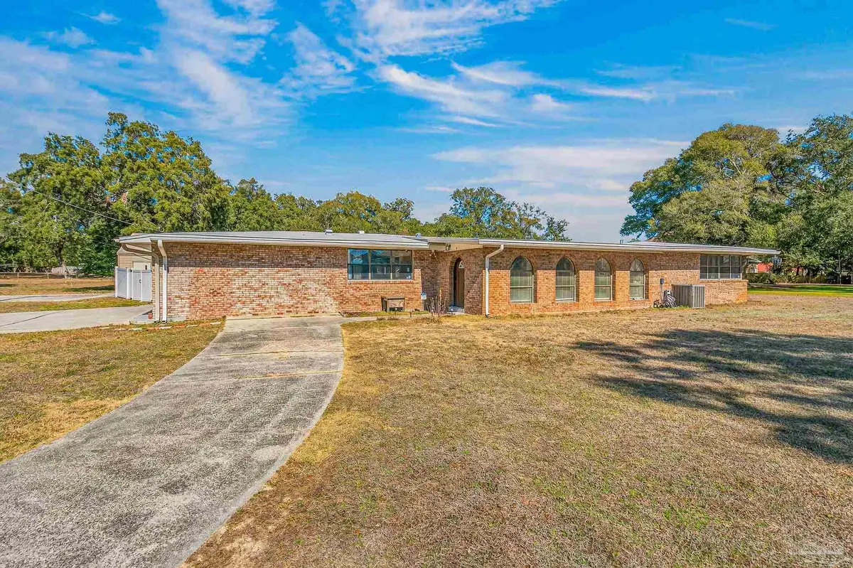 8 Manor Dr, Pensacola, FL 32507 - #1