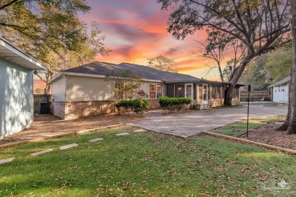 6604 Woodbrook Ct, Milton, FL 32583