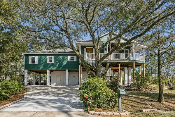 2624 San Antonio Dr, Milton, FL 32583