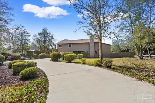 521 Timber Ridge Dr, Pensacola, FL 32534