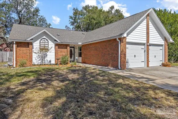 2712 Summertree Ln, Gulf Breeze, FL 32563