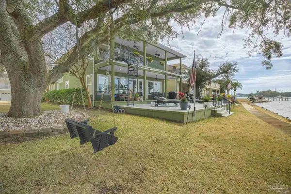 697 Palomar Dr, Pensacola, FL 32507