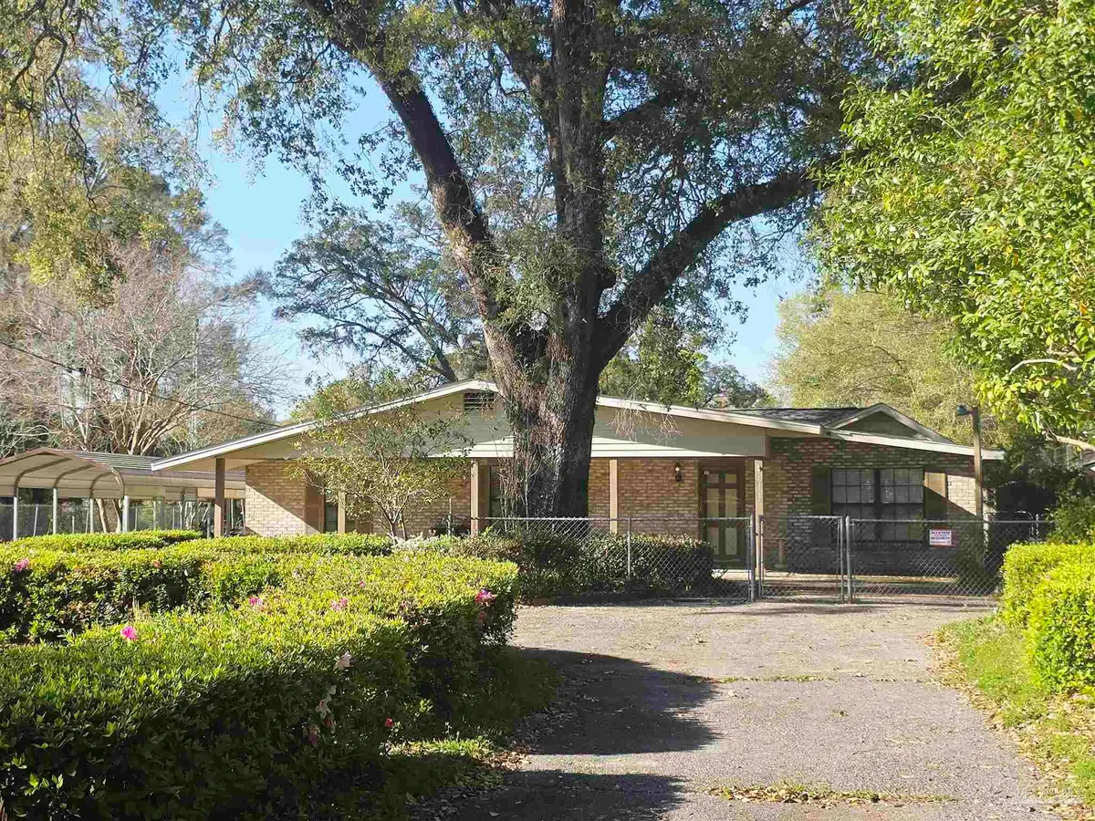 6412 W Fairfield Dr, Pensacola, FL 32506 - #1