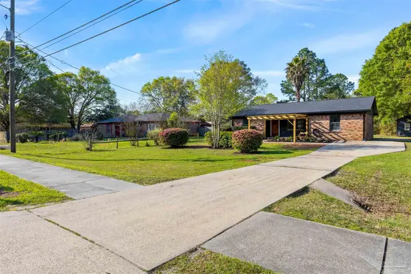 1027 Dog Track Rd, Pensacola, FL 32506