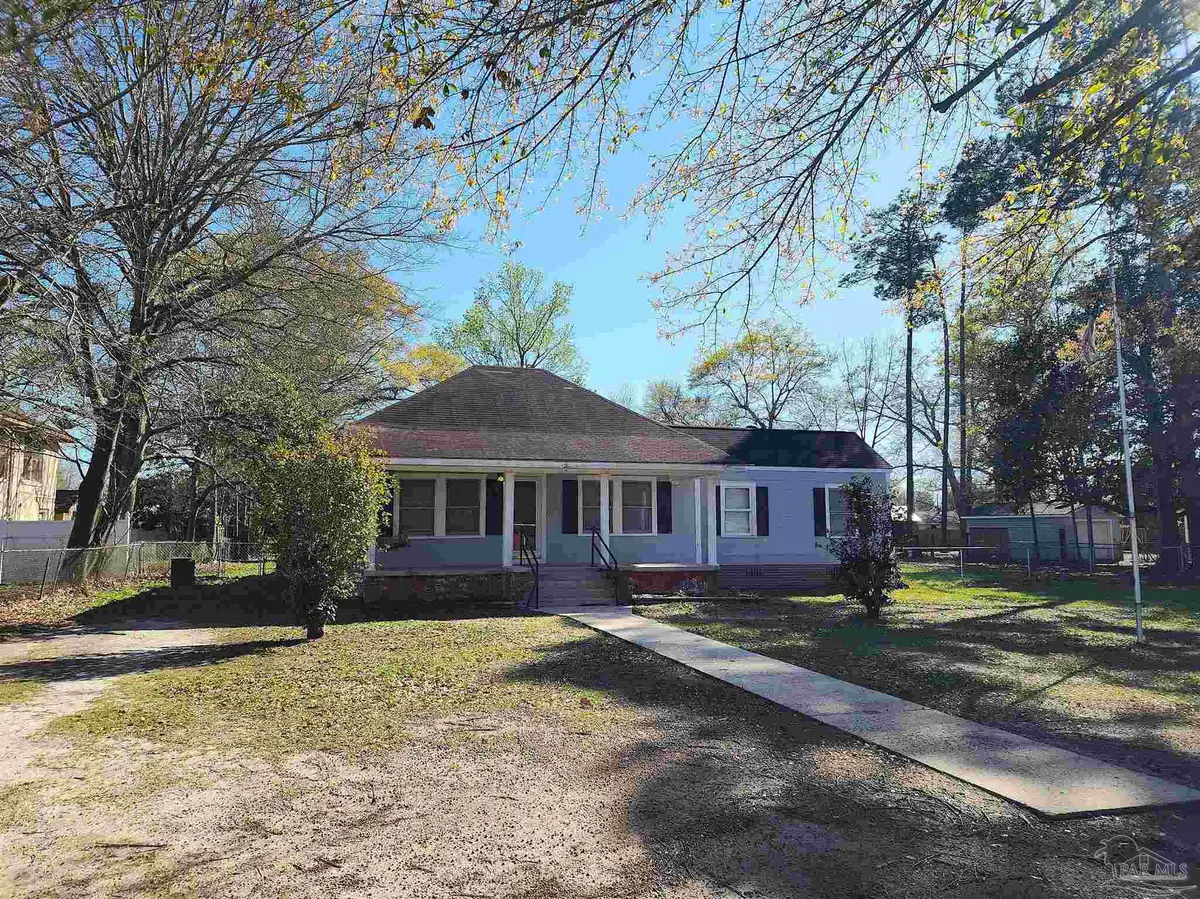 706 E Horner St, Atmore, AL 36502 - #1