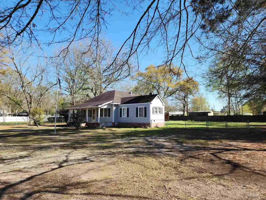 706 E Horner St, Atmore, AL 36502 - #3