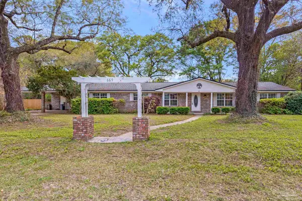 669 Carlton Rd, Pensacola, FL 32534