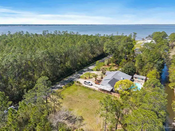 9400 Kainui Dr, Pensacola, FL 32526