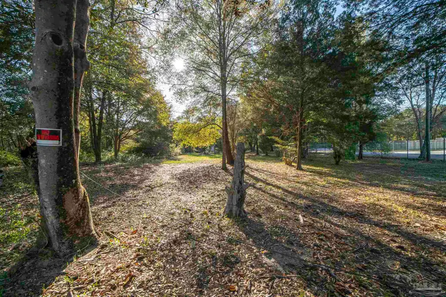 6205 Dogwood Dr, Milton, FL 32570 - #3