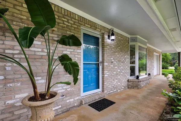 4911 Woodcliff Dr, Pensacola, FL 32504