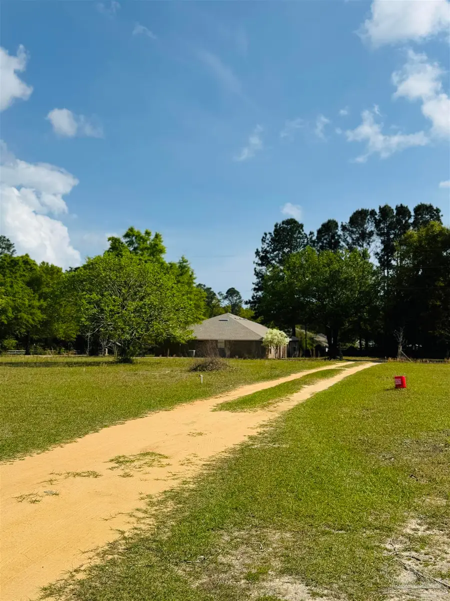 5568 Forest Hills Ln, Milton, FL 32570 - #2