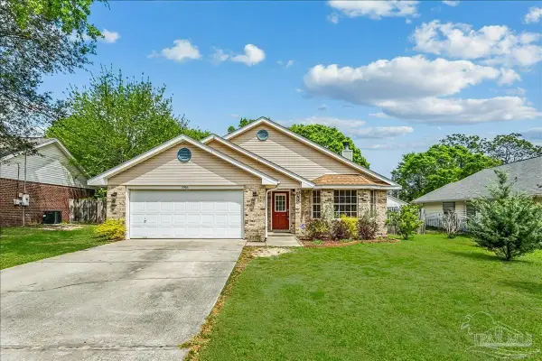 5966 Herlong Dr, Milton, FL 32570