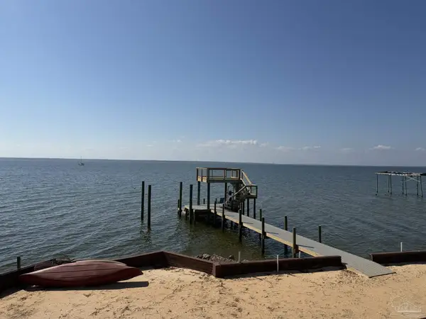 889 Dolphin Rd, Milton, FL 32583