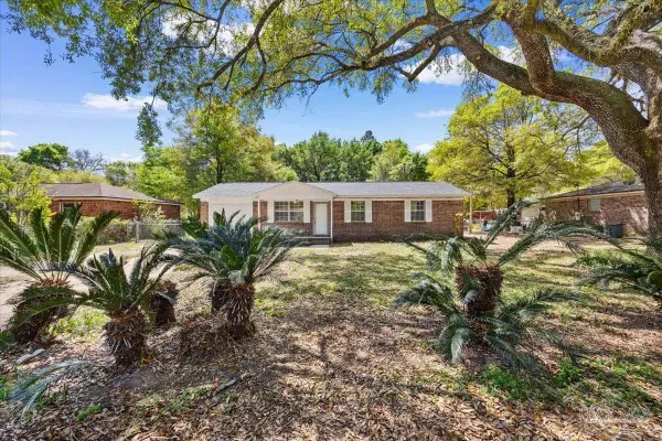 5633 Collinswood Dr, Milton, FL 32583