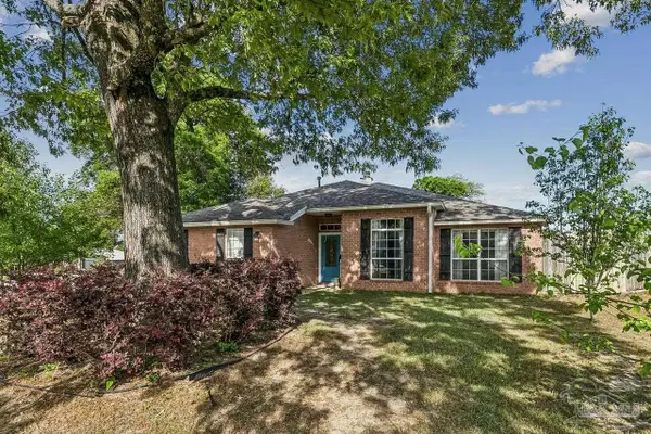 3104 Lost Creek Dr, Cantonment, FL 32533