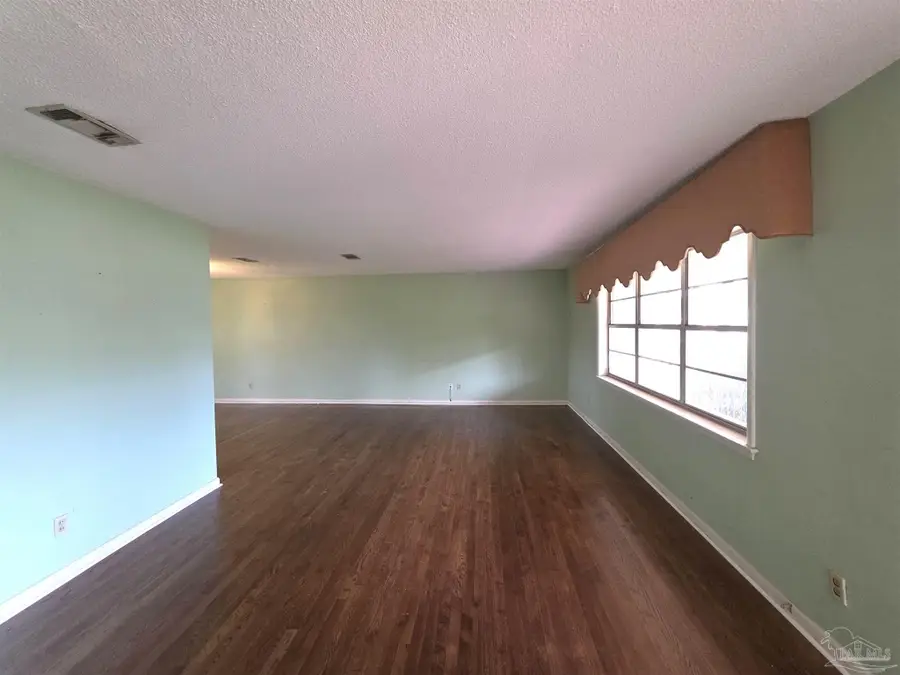 1402 E Leonard St, Pensacola, FL 32503 - #2