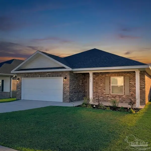 2704 Avalon St, Cantonment, FL 32533