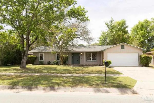 6945 Falcon Dr, Pensacola, FL 32526